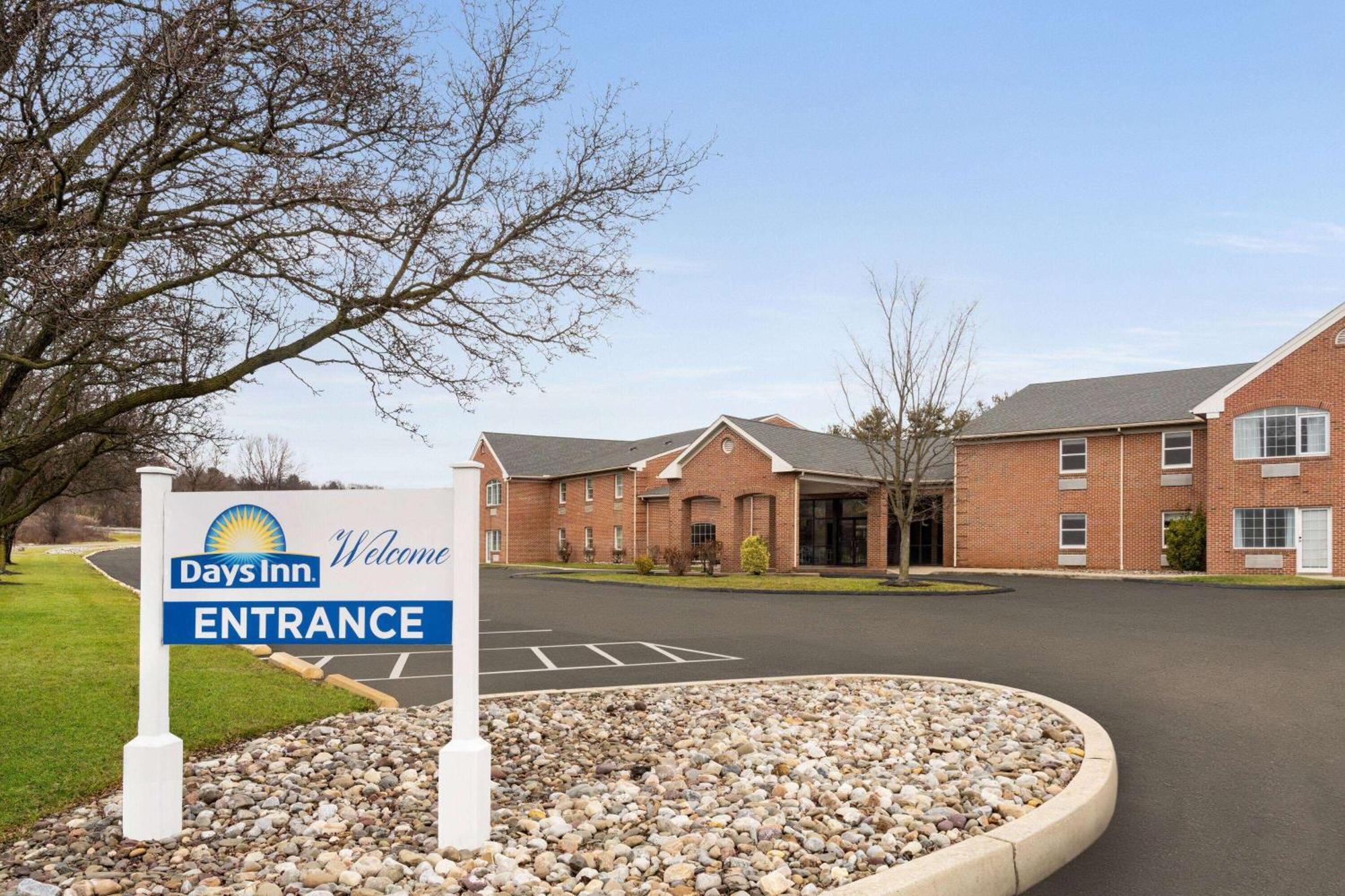 Days Inn & Suites By Wyndham Lancaster Amish Country Mountville Exterior foto